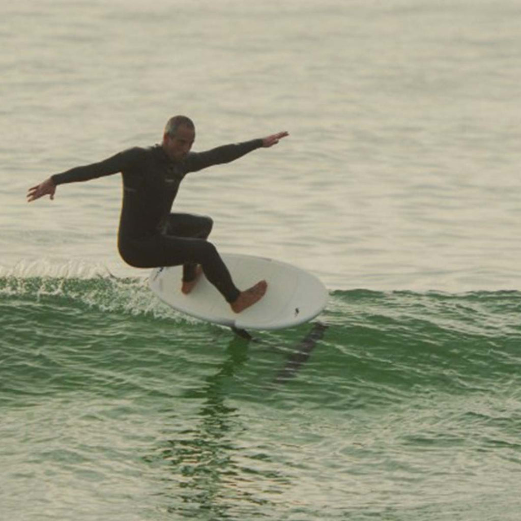 Carving in der Welle mit Rocket Surf Board