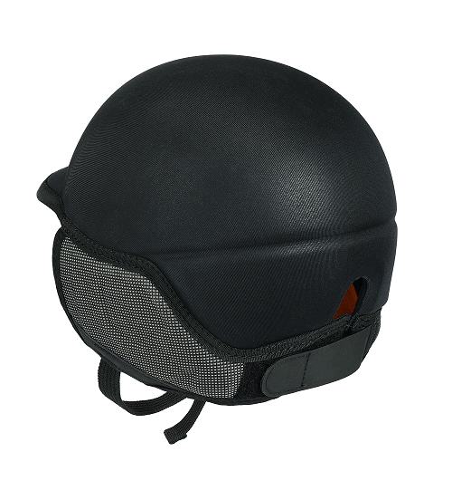 Produltbild Manera S Foam Helm schwarz von hinten mit Klettverschluss zum Größe verstellen