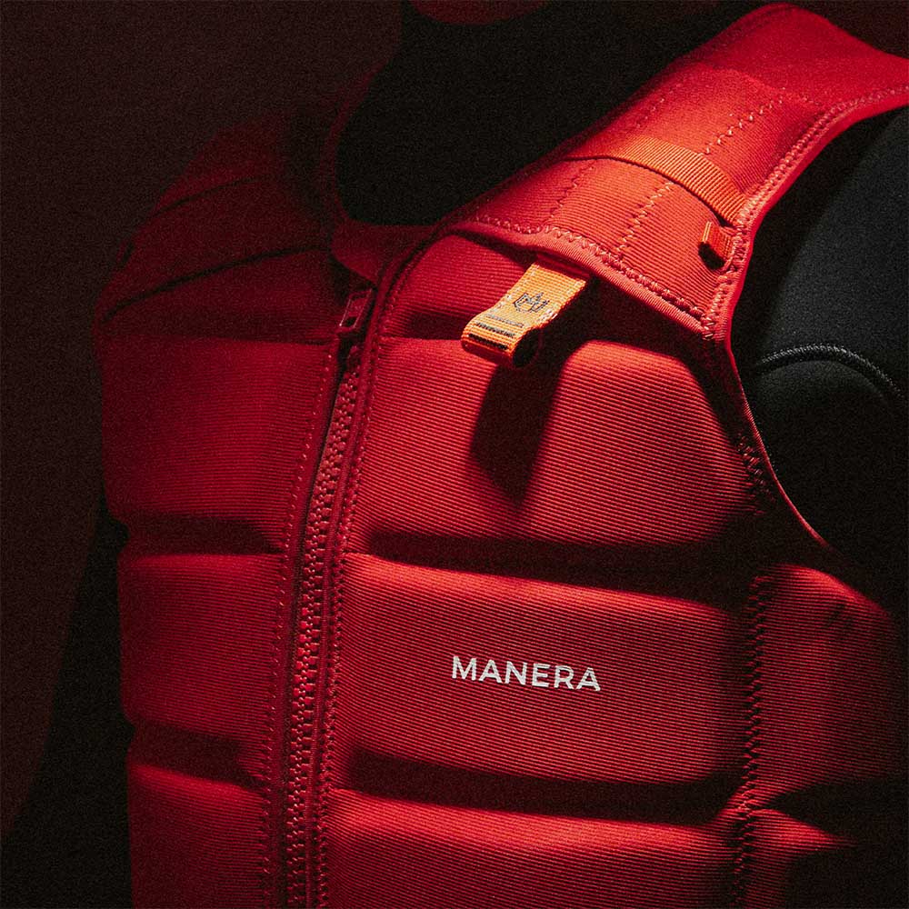 Detailansicht der Kite Knife Tasche von der MANERA React Impact Vest