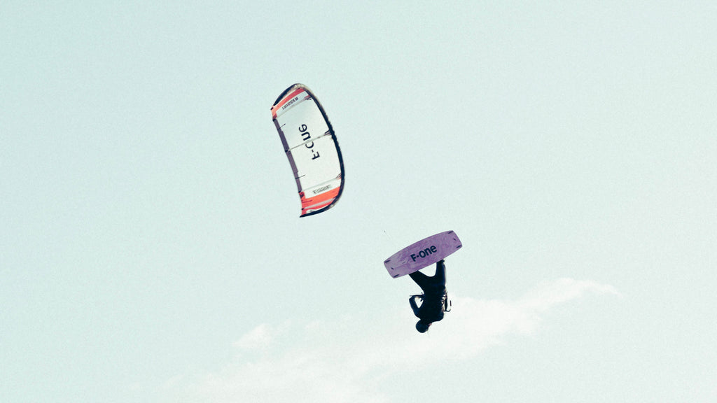 Kite macht hohen Sprung mit F-ONE Kite